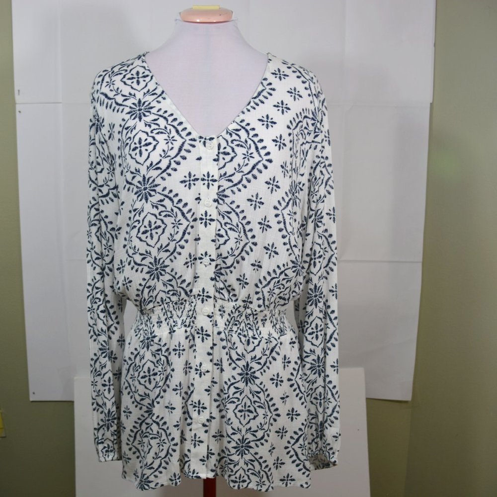 Lane Bryant, white Boho style blouse, scoop neck, button down, white and navy